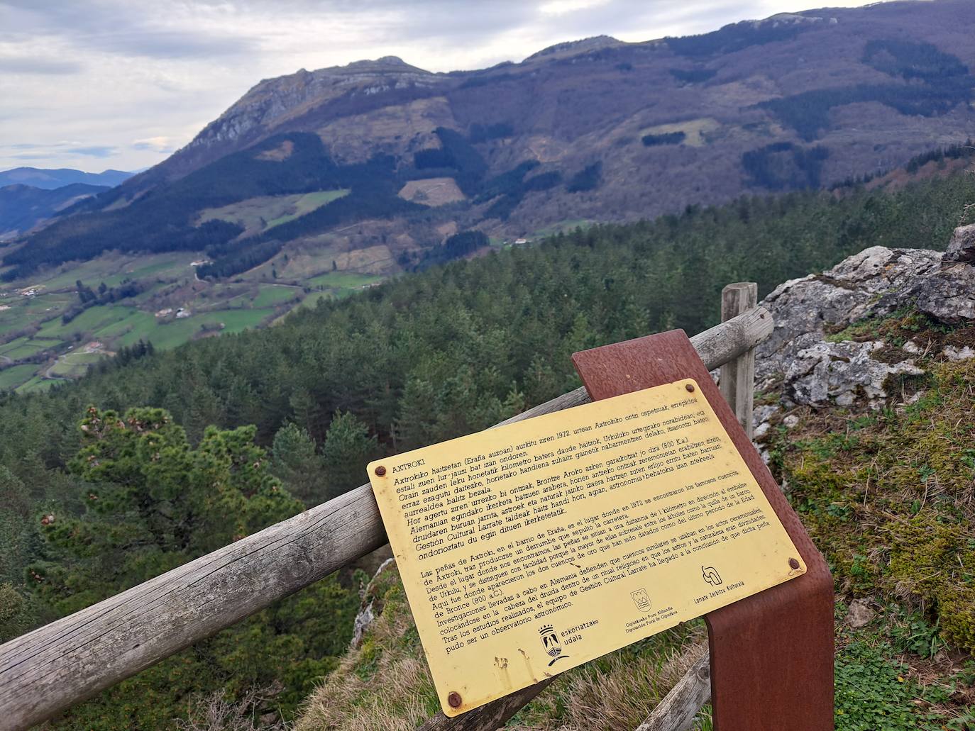 Aitzorrotz, una mole sobre el Alto Deba