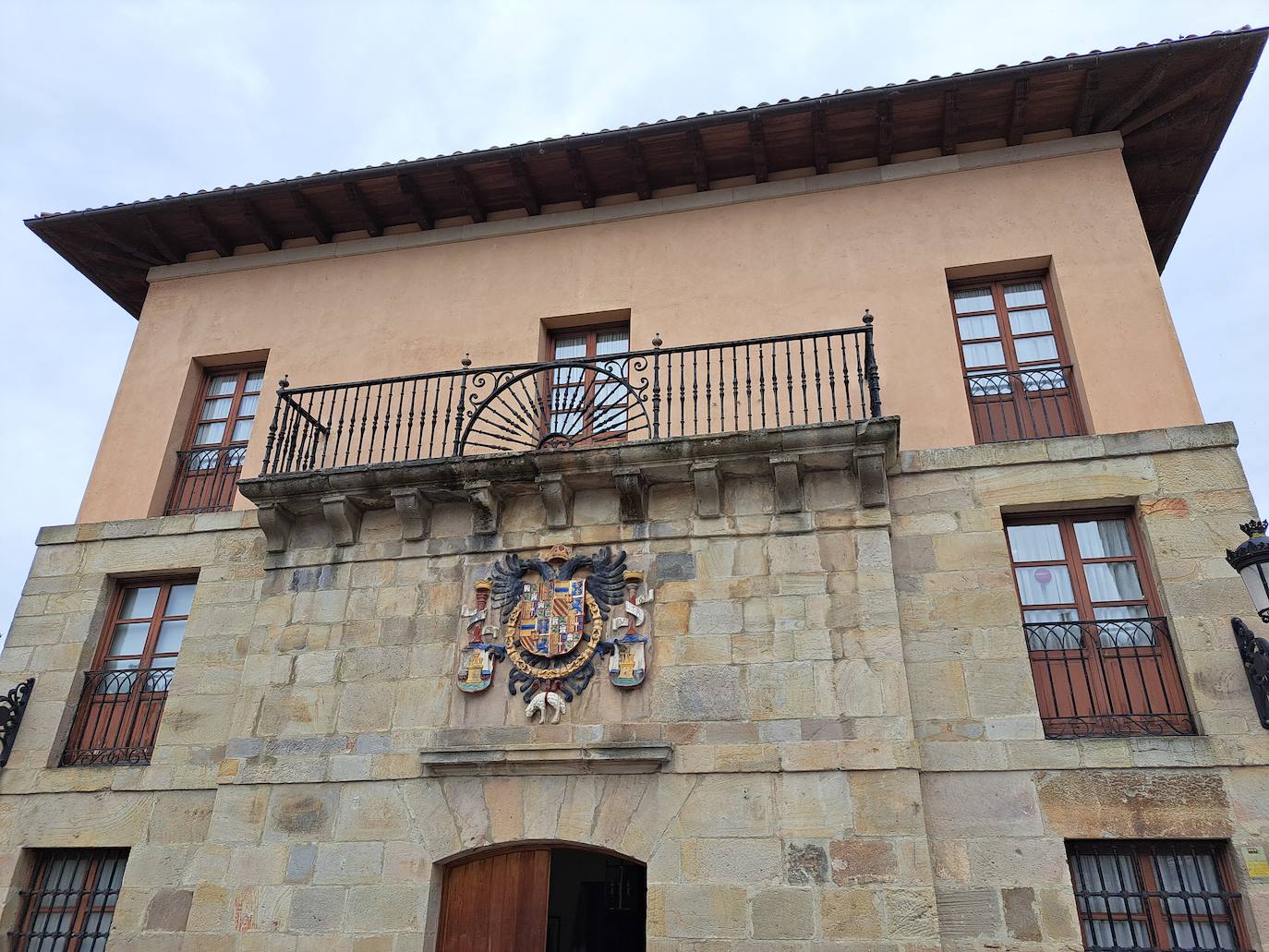 Aitzorrotz, una mole sobre el Alto Deba