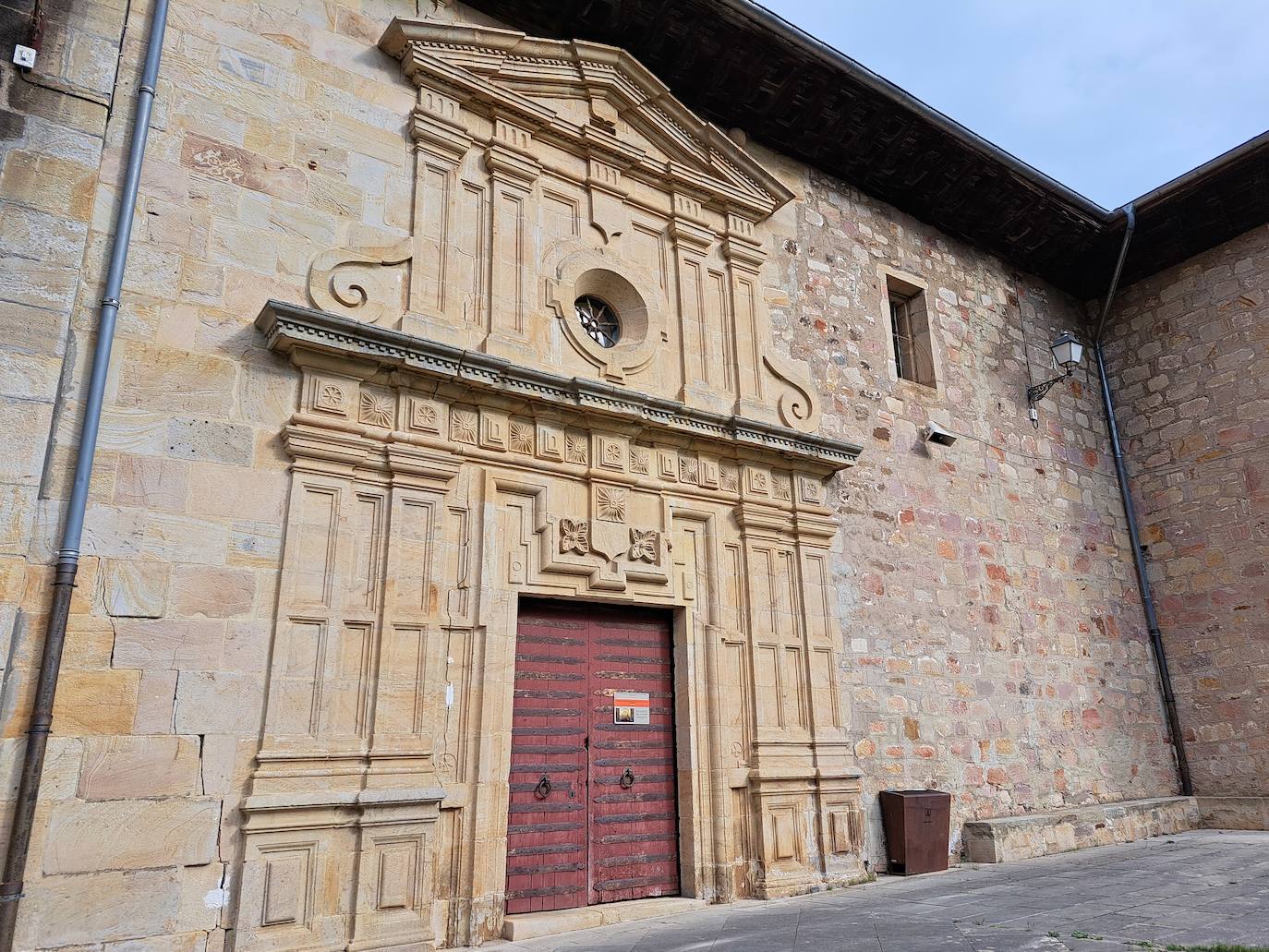 Aitzorrotz, una mole sobre el Alto Deba