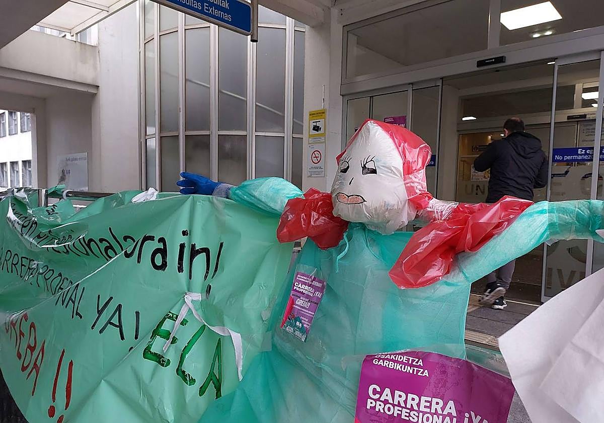Las trabajadadoras de la limpieza de Osakidetza amplían su huelga un ...