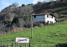 Casa rural de Haizeaberri y zona donde se encontró el cadáver de Aintzane Pujana.