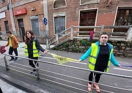 La cadena humana recorrió la avenida de Navarra de Antxo.