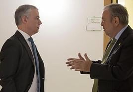 Iñigo Urkullu frente a Pedro Azpiazu en una foto reciente.