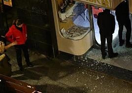 Uno de los comercios afectados fue una pastelería situada en el centro de la ciudad.