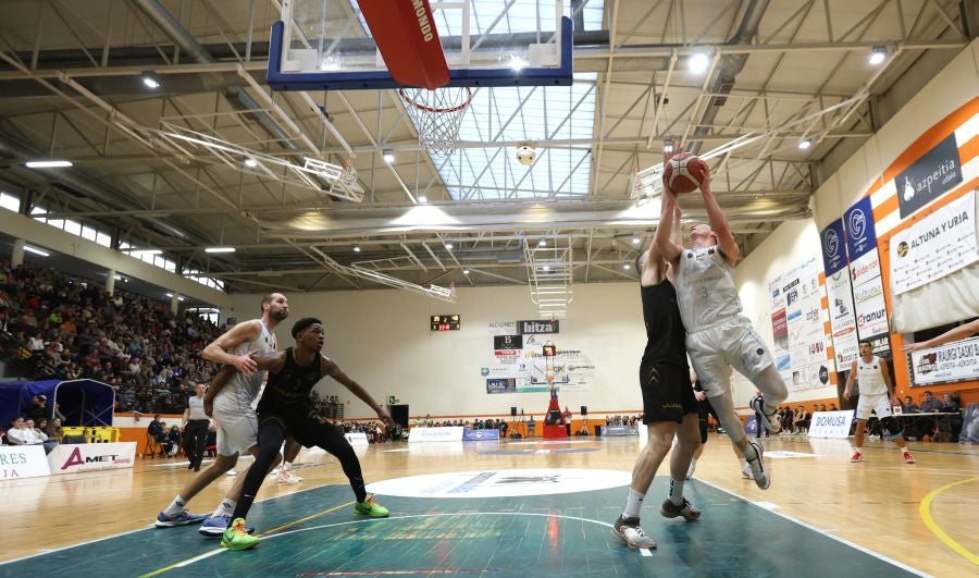 El Guuk Gipuzkoa se lleva el derbi del basket guipuzcoano