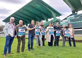 Comerciantes de Aterpea y miembros de la dirección del Hipódromo, en la presentación de la nueva campaña.