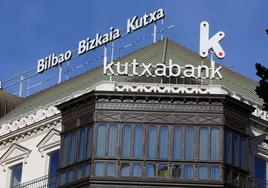 Sede central de Kutxabank, en Bilbao, con el logo también de la BBK.