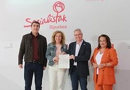 Los candidatos Albistegui, García Chueca, Asensio y Romero, este miércoles en la sede del PSE de Gipuzkoa.