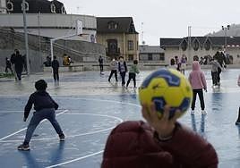 Actividades en el patio de Summa Aldapeta.