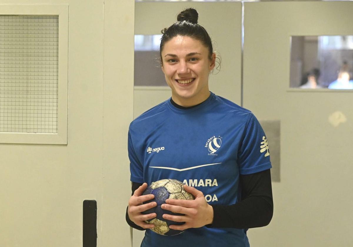 Maitane Etxeberria, antes de un entrenamiento del Bera Bera.