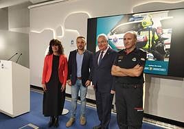 Portavoces de la Ertzaintza, Guardia Municipal de Donostia y consejería de Seguridad en la rueda de prensa de este viernes en el Ayuntamiento donostiarra.