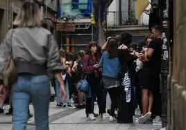 Vecinos de la calle Juan de Bilbao denuncian su hartazgo por el ocio nocturno