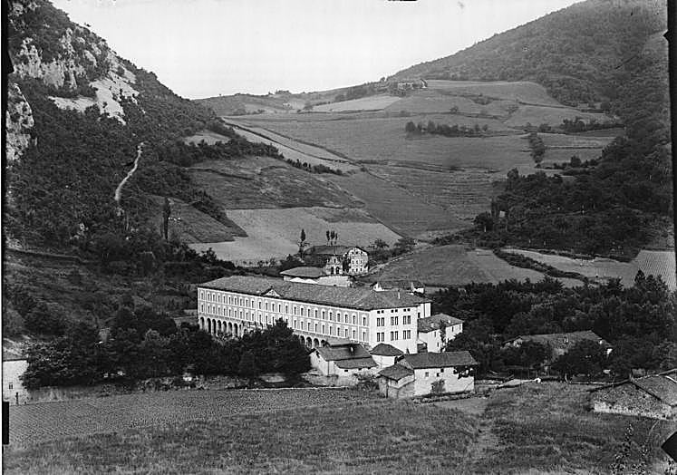 Vista del antiguo balneario de Santa Águeda, donde nacieron los dos hospitales que hoy coexisten en el Gesalibar.