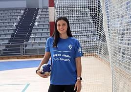 Polonio posa en el polideportivo de Bidebieta.