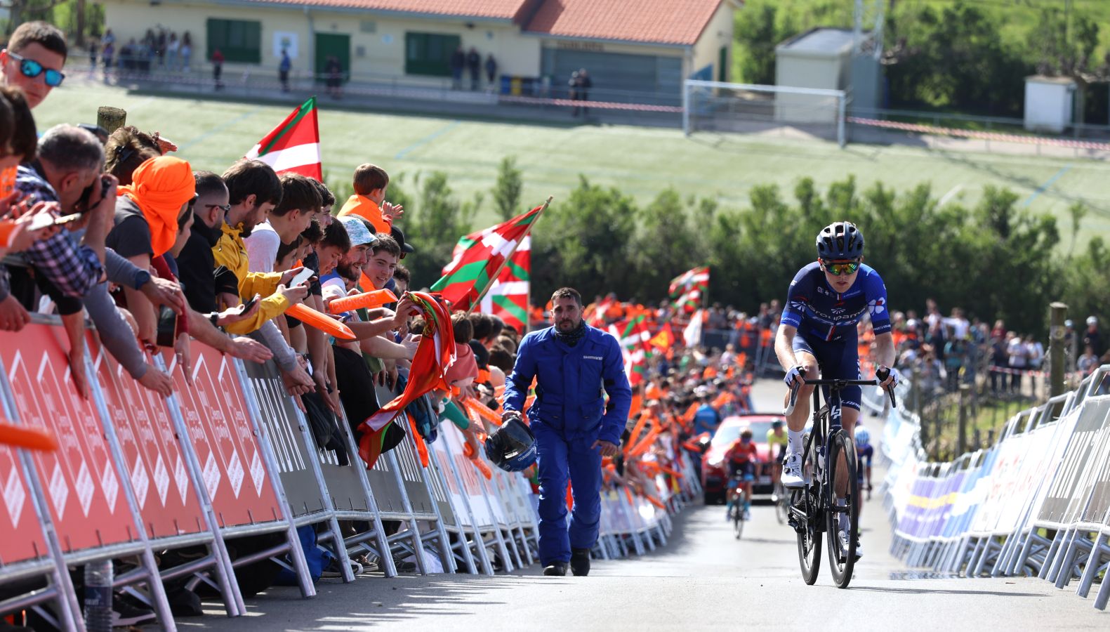 El espectáculo de la subida a Hika
