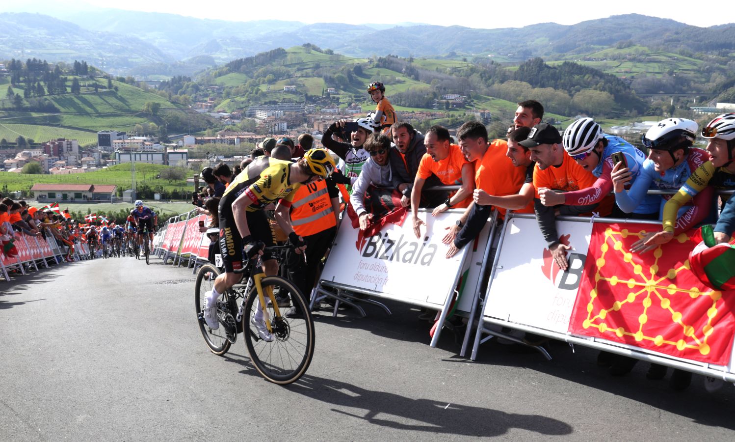 El espectáculo de la subida a Hika