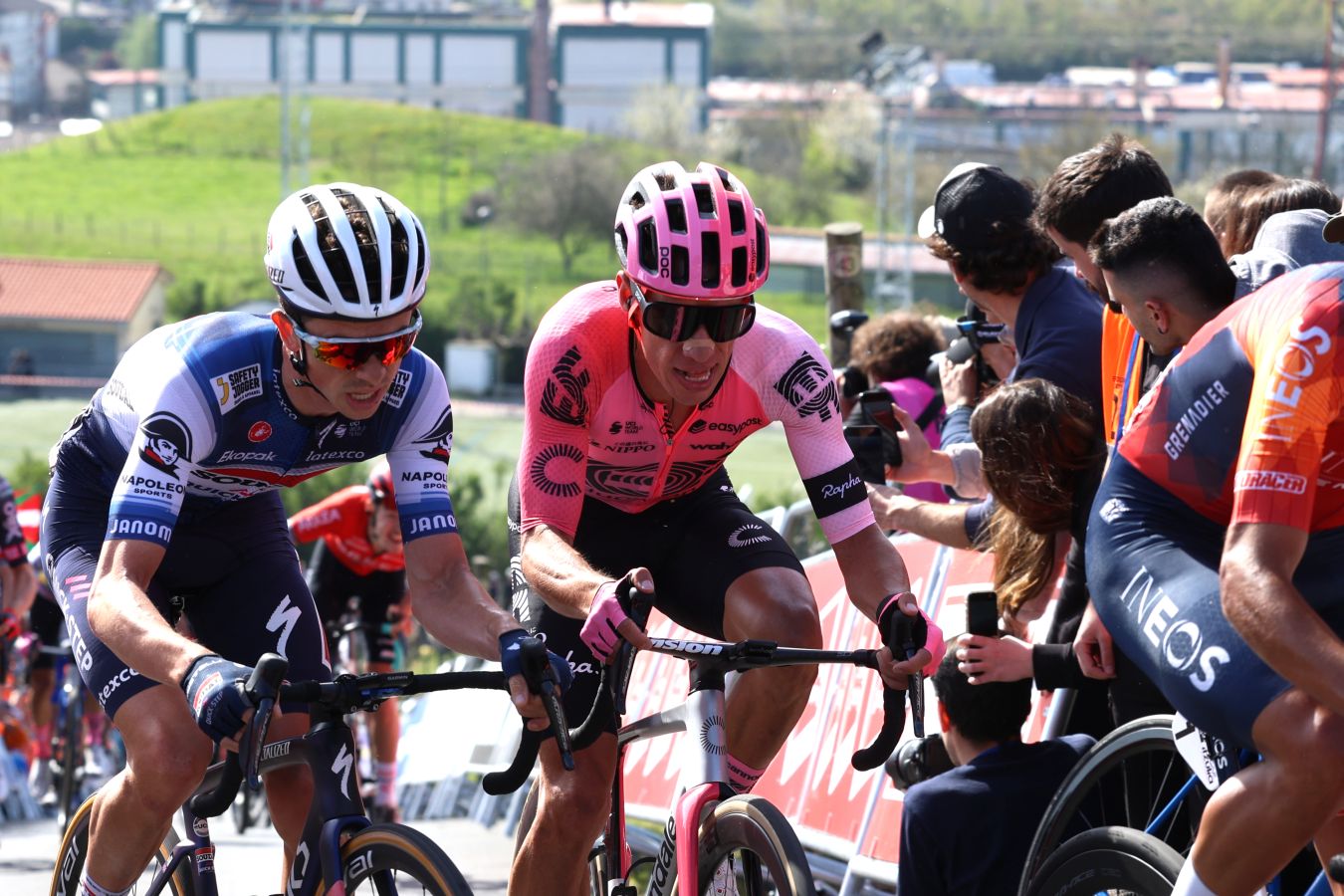 El espectáculo de la subida a Hika