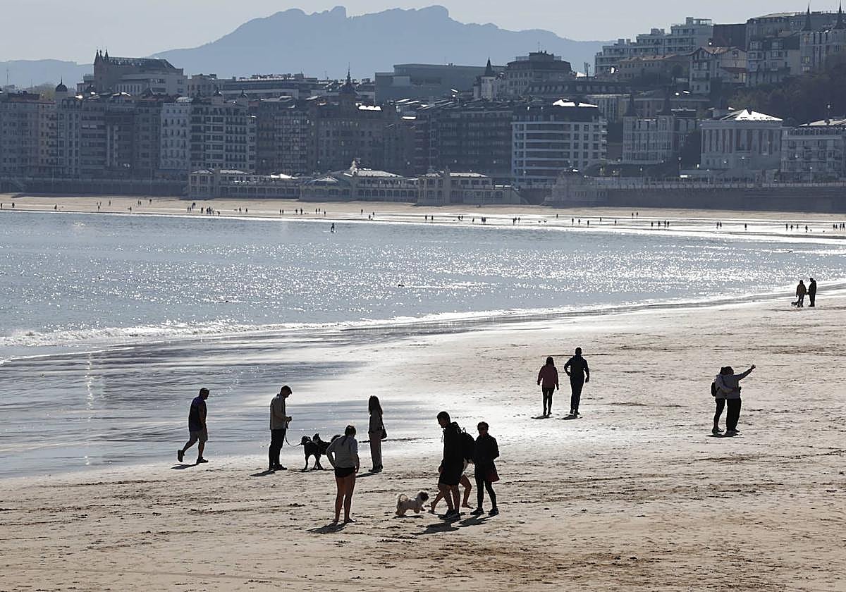 Viernes Santo de sol y turistas