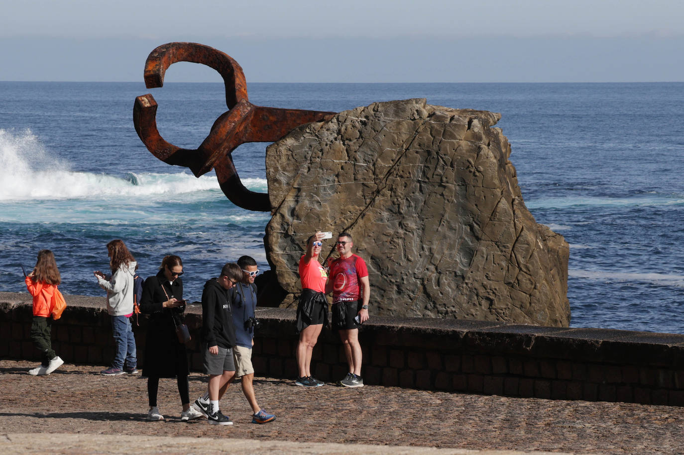 Viernes Santo de sol y turistas