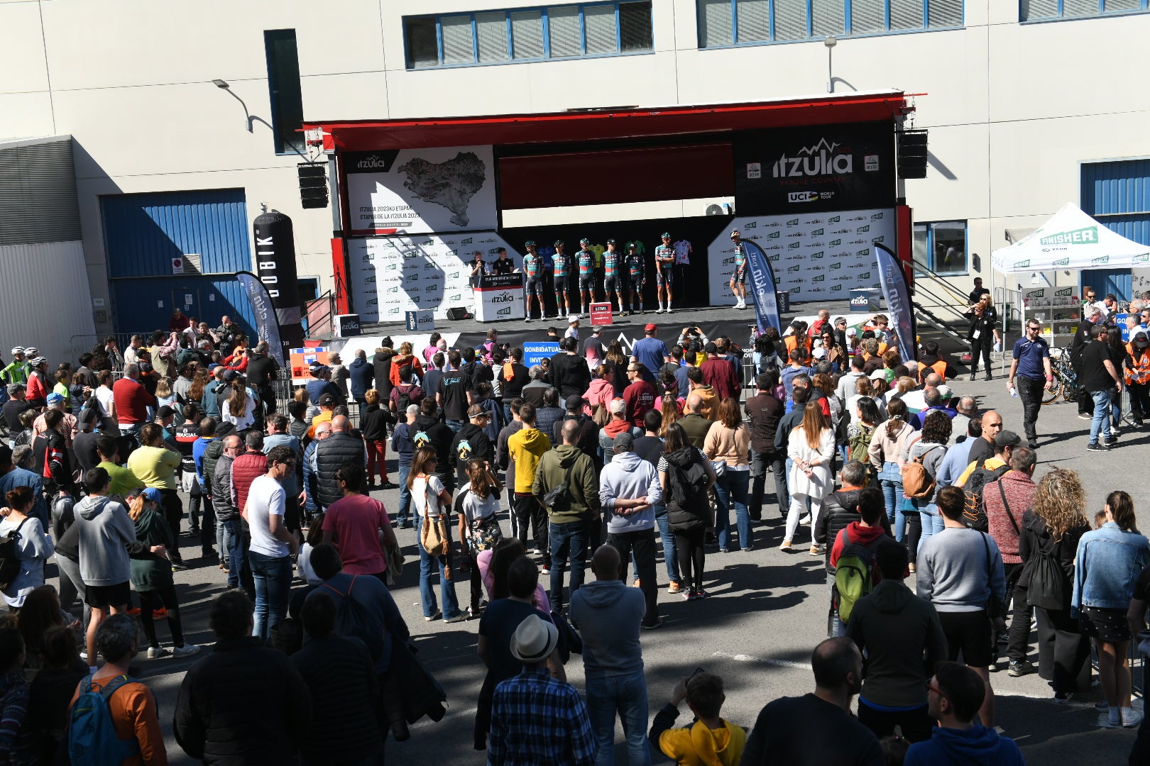La Itzulia siente el calor de la afición