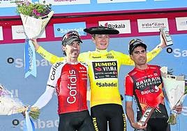 Podio de lujo en Eibar, con Jon Izagirre, Vingegaard y Landa.