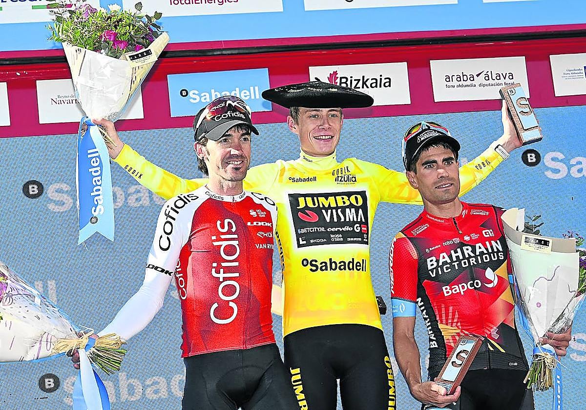 Podio de lujo en Eibar, con Jon Izagirre, Vingegaard y Landa.