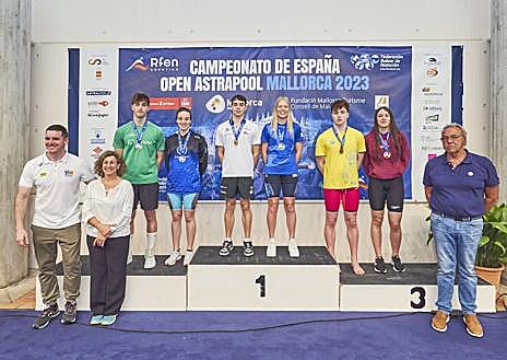 Imagen secundaria 1 - Arriba el podio de Amaia Cendoya, abajo izquierda el de Nahia Garrido. A la derecha, Iñigo Llópis con sus tres medallas de oro. 