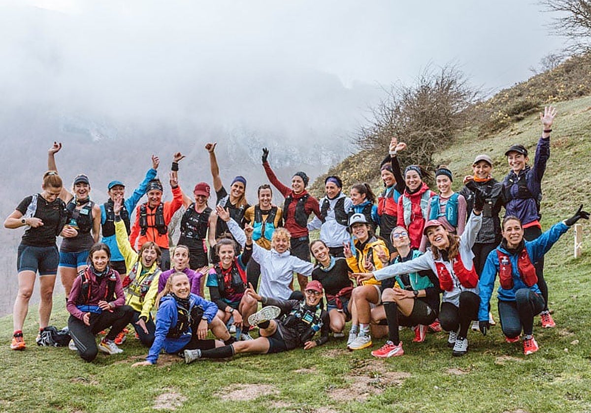 Las participantes en el campamento de Zegama diseñado por Oihana Kortazar.