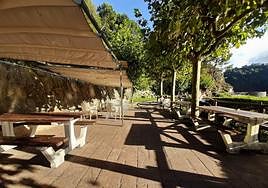 La cantina de Alabortza es uno de los lugares más frecuentados durante el verano en la bahía de Pasaia.