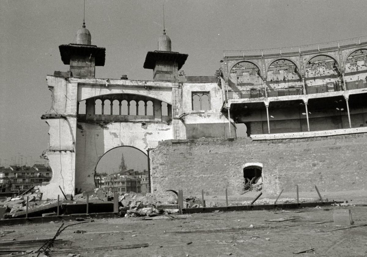 La plaza del Chofre, durante su demolición.