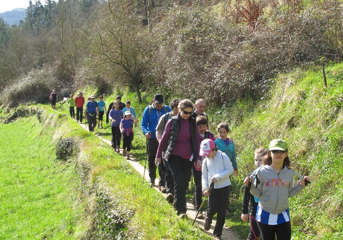 Aurten, 10-12 km-ko ibilbidea gehitu dute, ume eta familientzat ibilbidea egokituz.