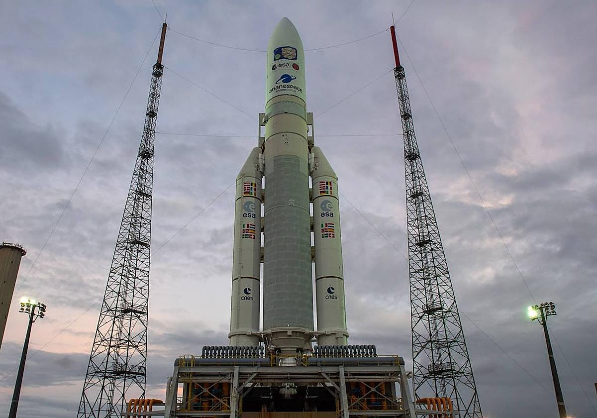 El cohete de la misión Juice a Júpiter, preparado para su lanzamiento.