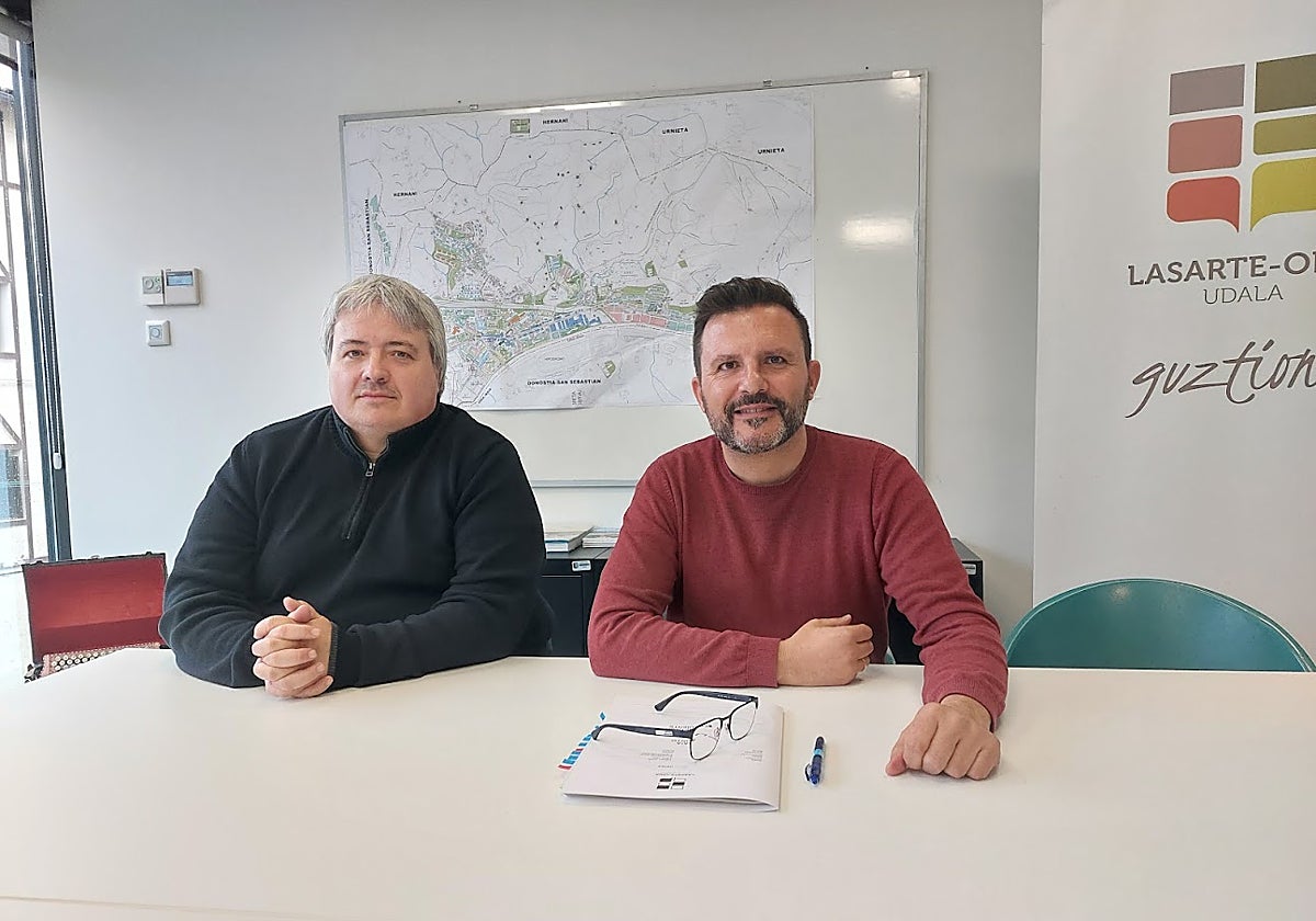 El concejal Íñigo Zabaleta y el alcalde Agustín Valdivia han presentado la modificación de créditosJ