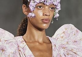 Vestido estampado de la colección primavera- verano 2020 de Giambattista Valli.