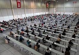 Unos exámenes en el recinto de Ficoba en Irun.