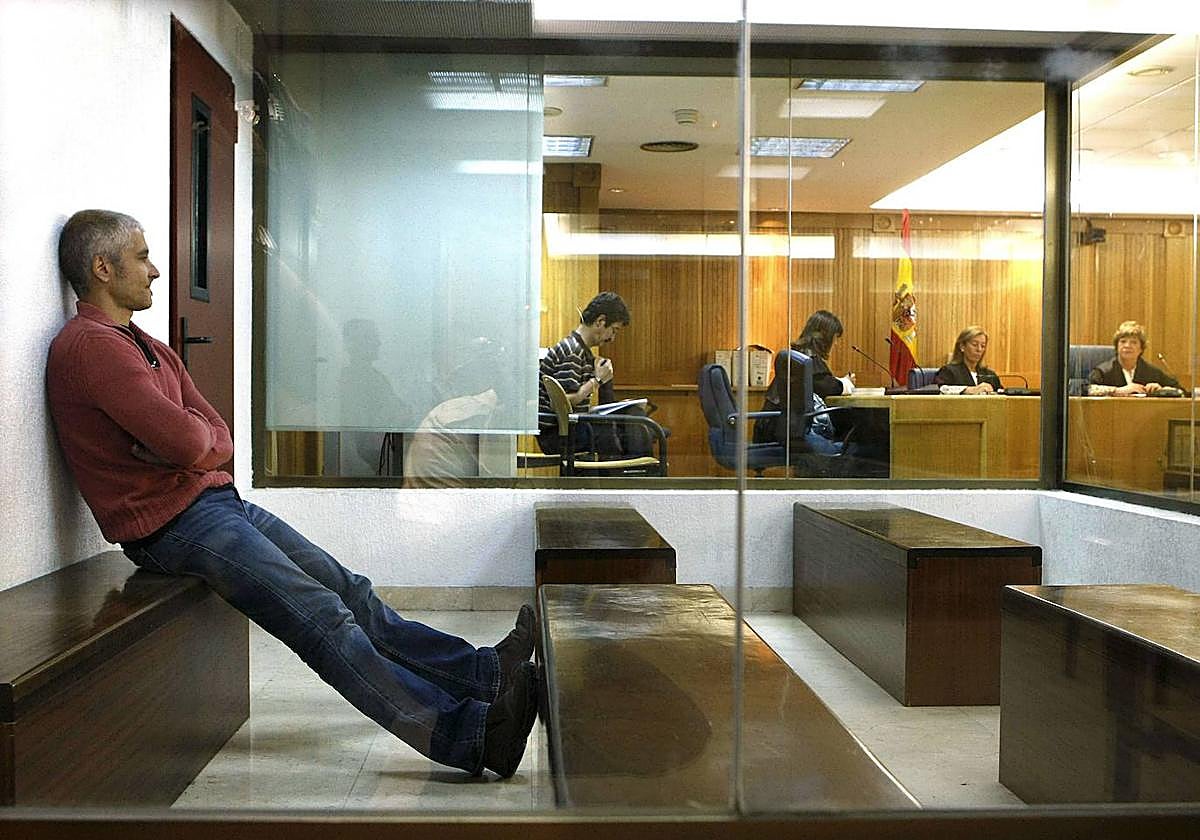 Imagen de archivo de Francisco Javier Gaztelu, «Txapote», durante un juicio por colaboración con el comando «Aralar» de ETA
