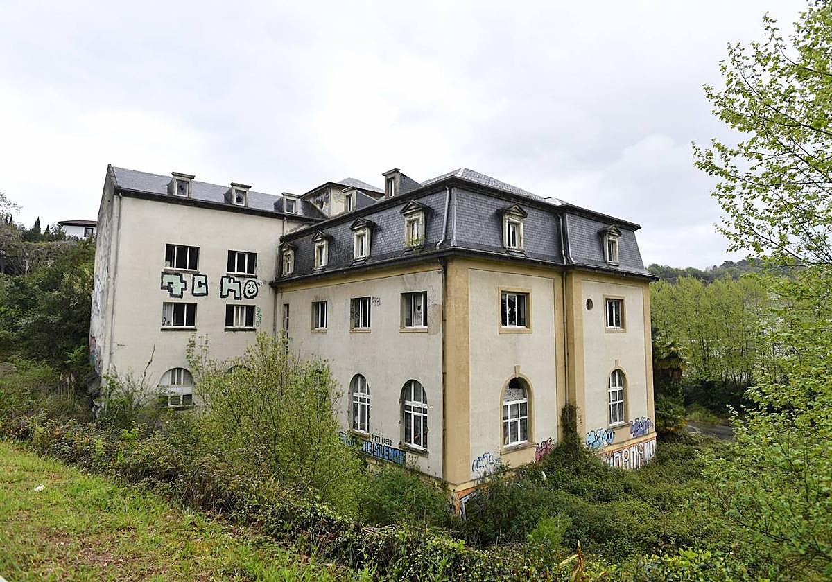 Edificio okupado en Martutene, propiedad del Ejecutivo vasco.