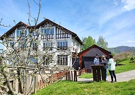 Visitantes en Sagardoetxea en la pasada Semana Santa.