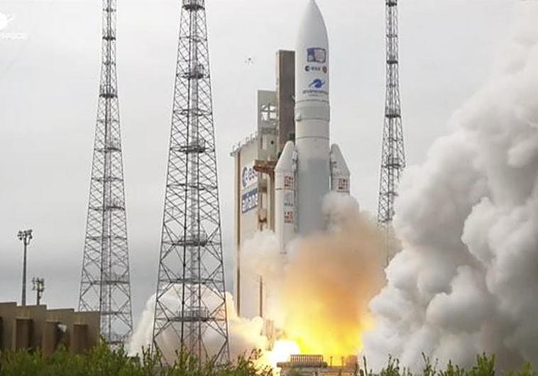 El cohete que transporta la misión Juice, despegando desde la Guayana Francesa.