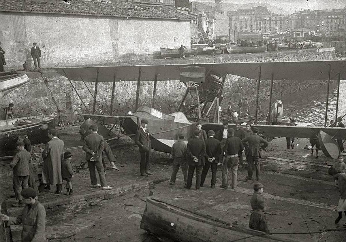 Hidroavión en la zona de Kai arriba.