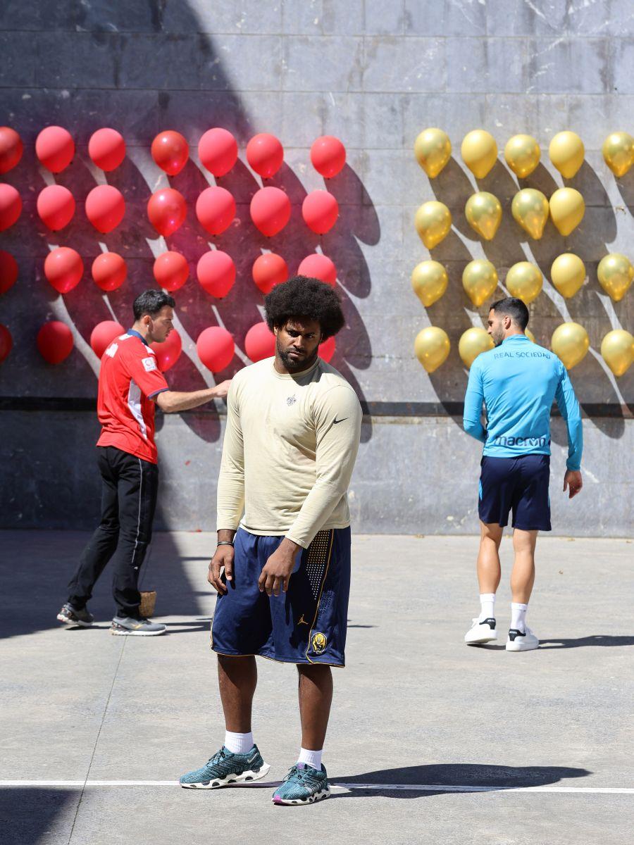 Una estrella de la NFL, de visita en San Sebastián