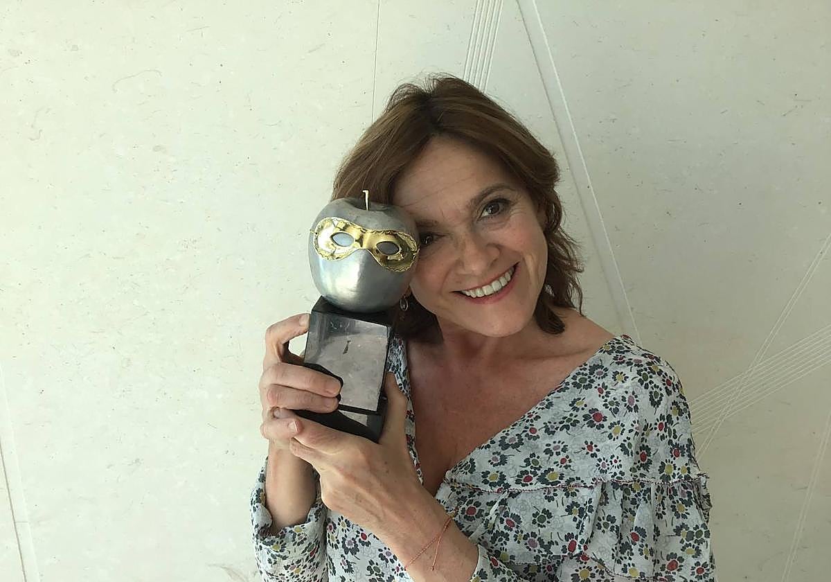 Mireia Gabilondo, ayer en Cádiz, con su Premio Max.