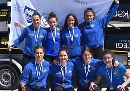 Las juveniles chicas, campeonas de Gipuzkoa y vencedoras en la liga de bateles.