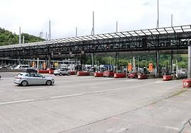 Peaje de Biriatou donde los agentes de adauanas dieron el alto a los sospechosos.