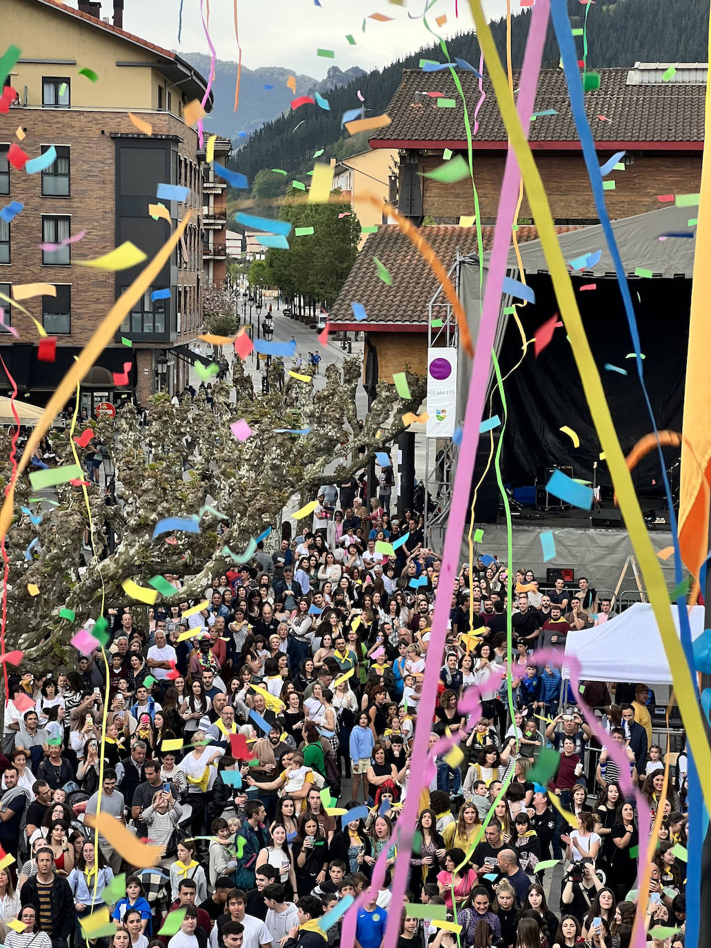 Txupinazo por todo lo alto en Lazkao