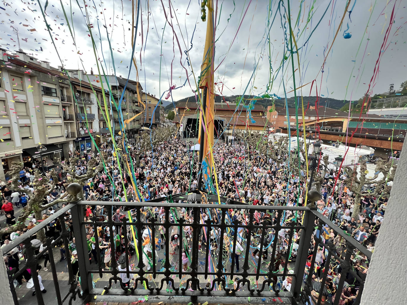 Txupinazo por todo lo alto en Lazkao