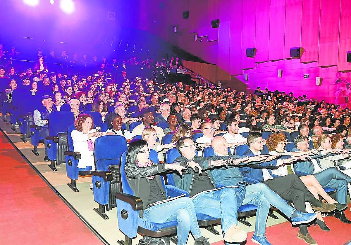 El público participó en las actividades propuestas por la maga Patricia Ferrero.