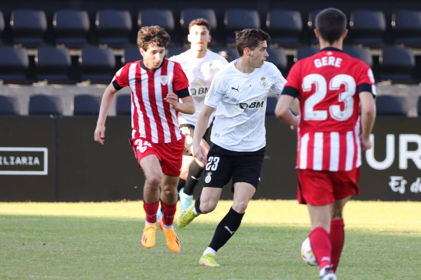 Nacho mantiene con vida al Real Unión