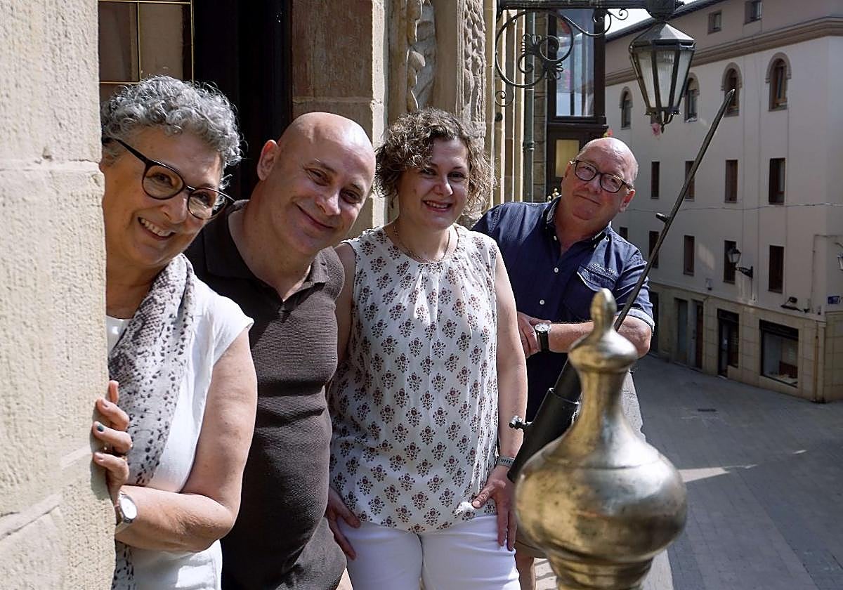 Miembros de Ekintza Bibe (Karmele Marin, J.A. Barcenilla, Beatriz Alonso y Alberto Camino).