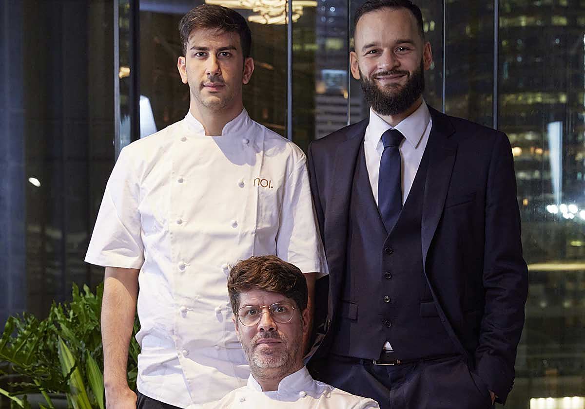 Airaudo, sentado. Detrás, Luigi Troiano y Marco Adriani, el equipo que lleva el 'Noi' de Hong Kong.